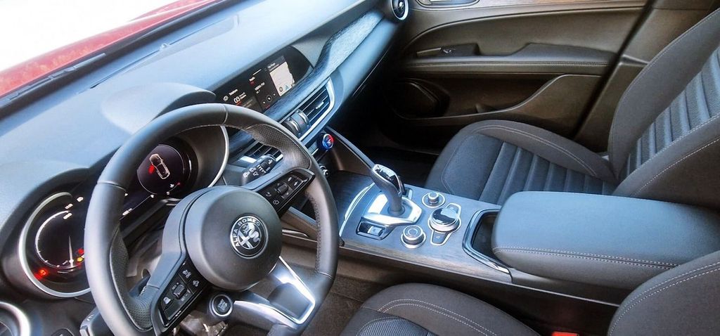 Alfa Romeo Stelvio 2023