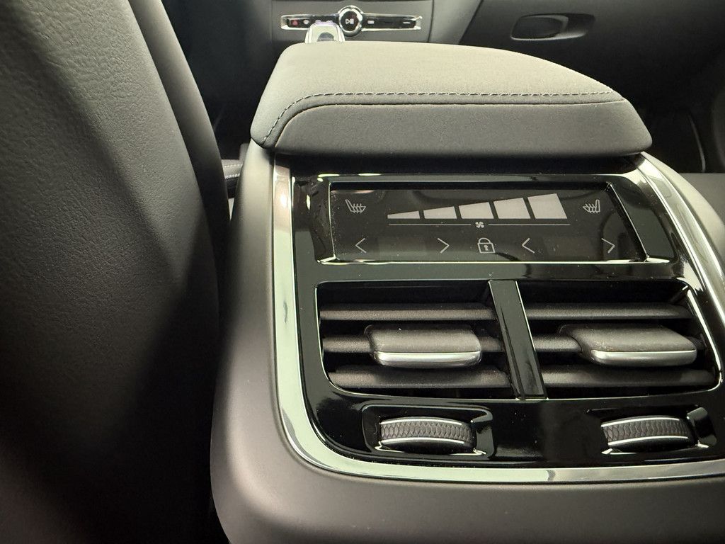 Volvo XC60 2025
