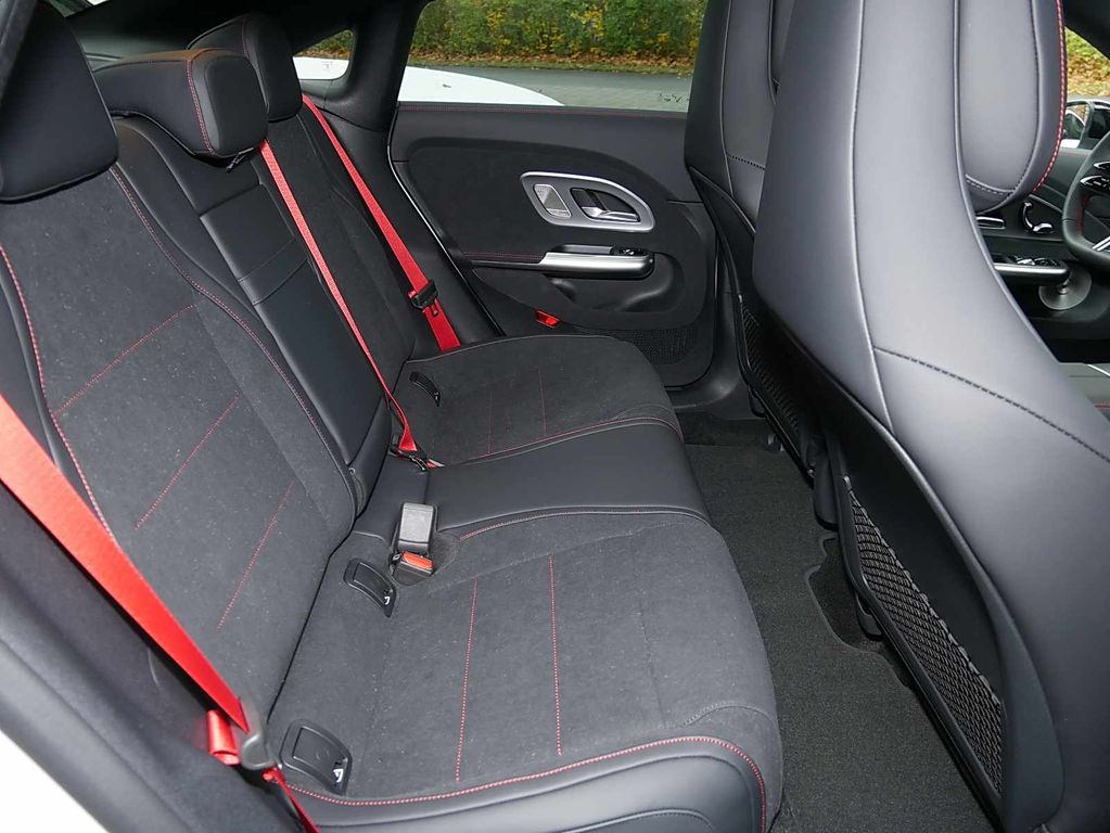 Mercedes-Benz CLA 350 2025