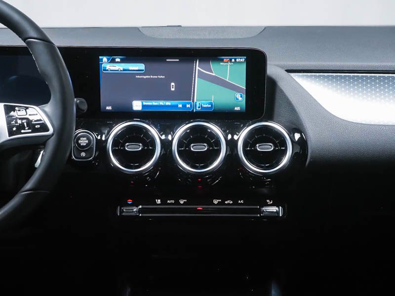 Mercedes-Benz B 220 2024