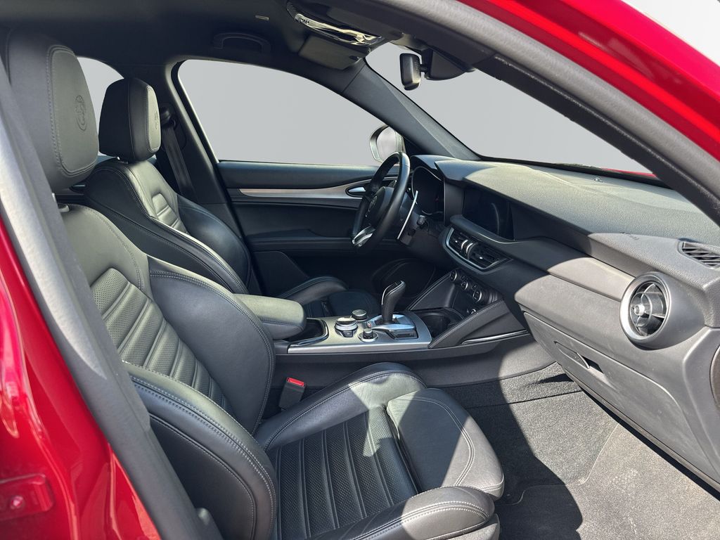 Alfa Romeo Stelvio 2023