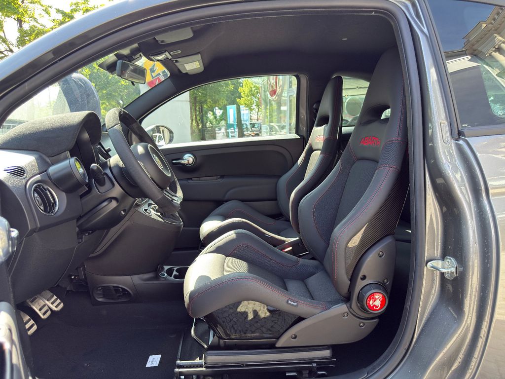 Abarth 695 2024