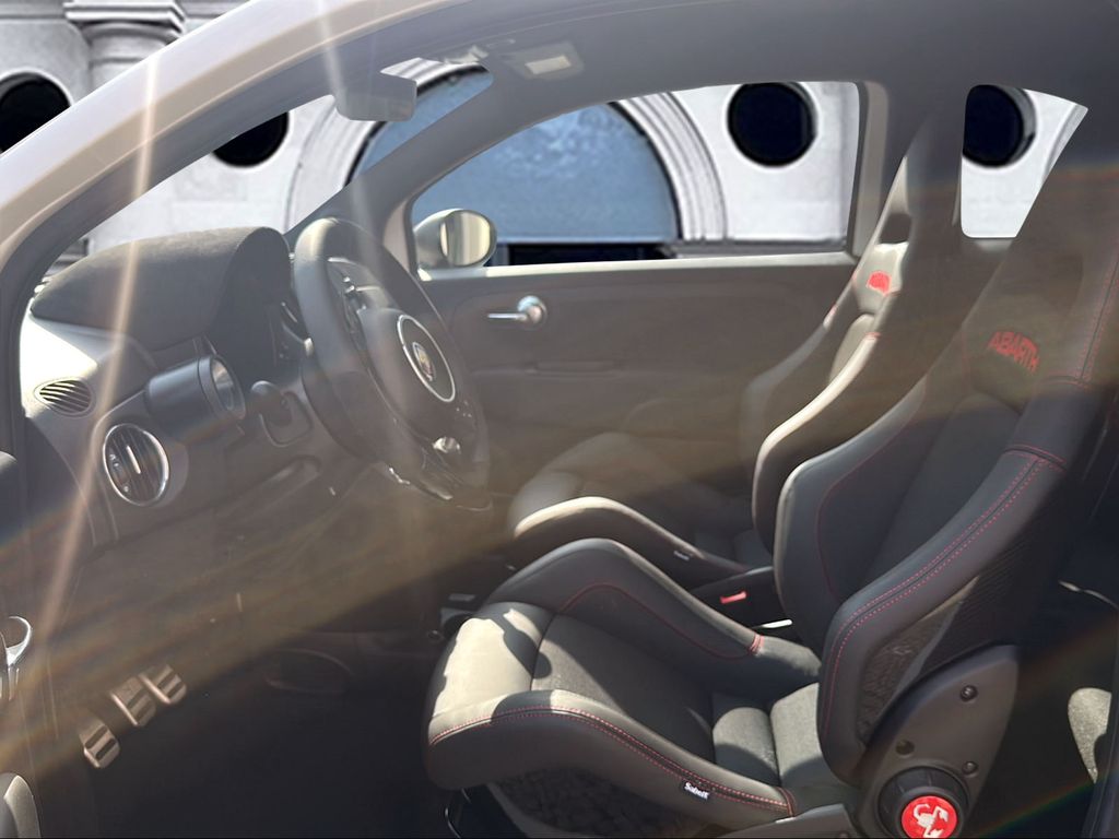 Abarth 695 2024