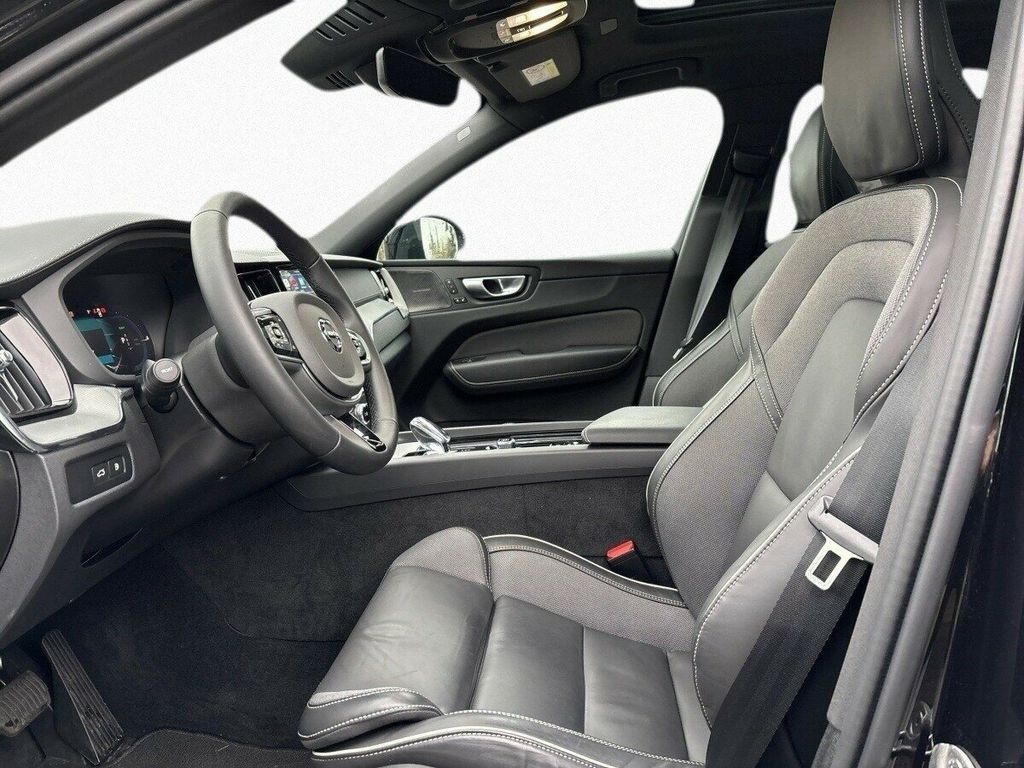 Volvo XC60 2025