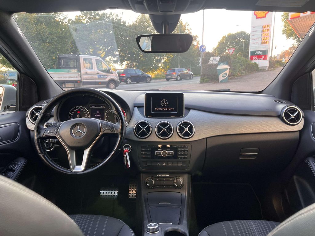 Mercedes-Benz B 180 2012