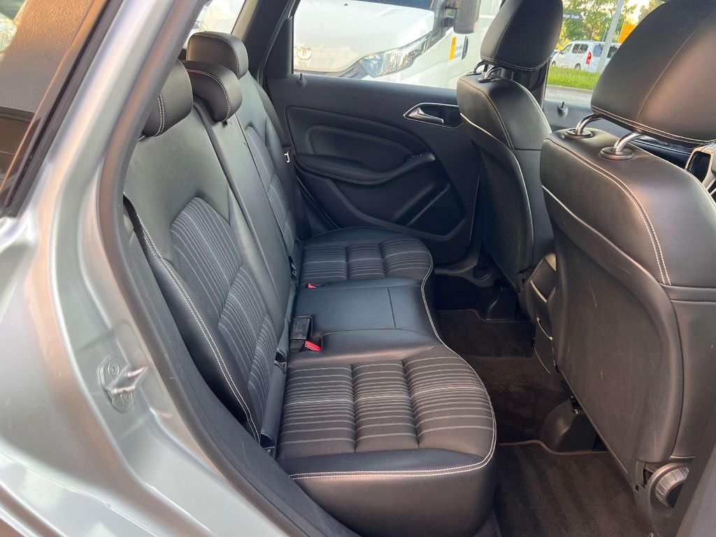 Mercedes-Benz B 180 2012