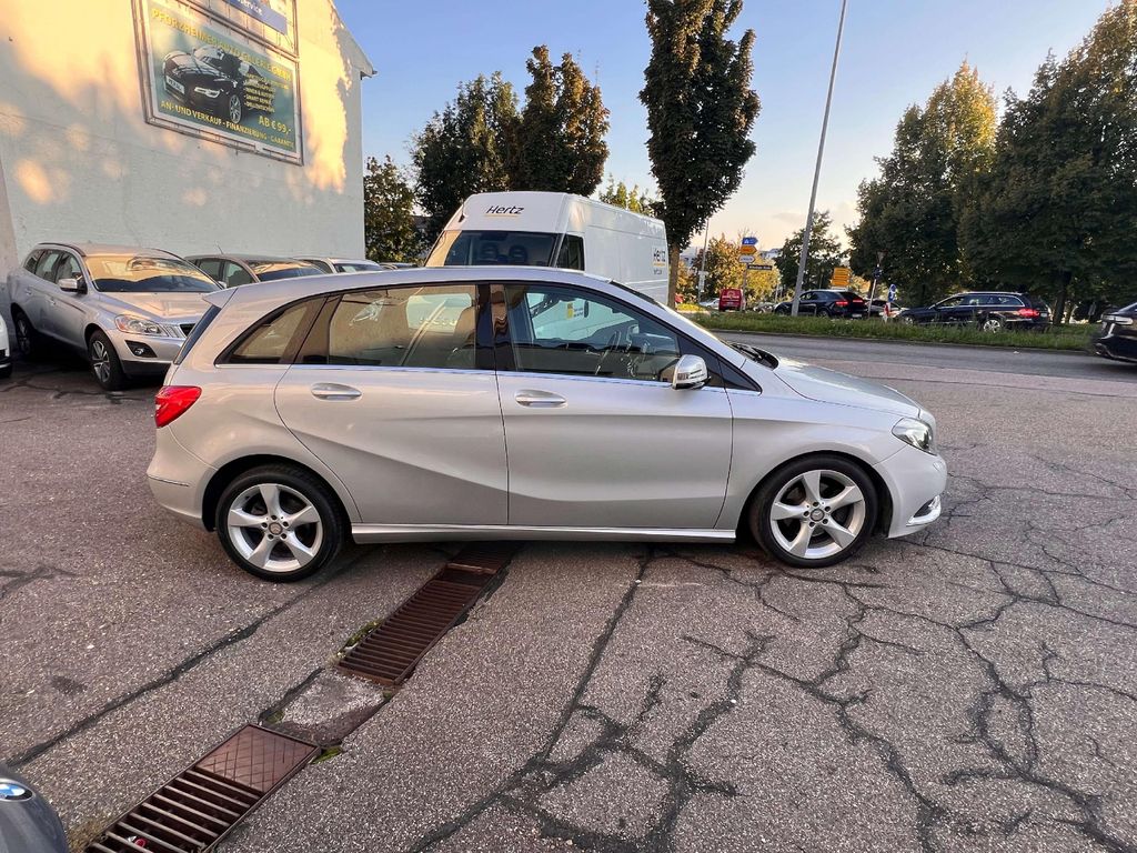 Mercedes-Benz B 180 2012
