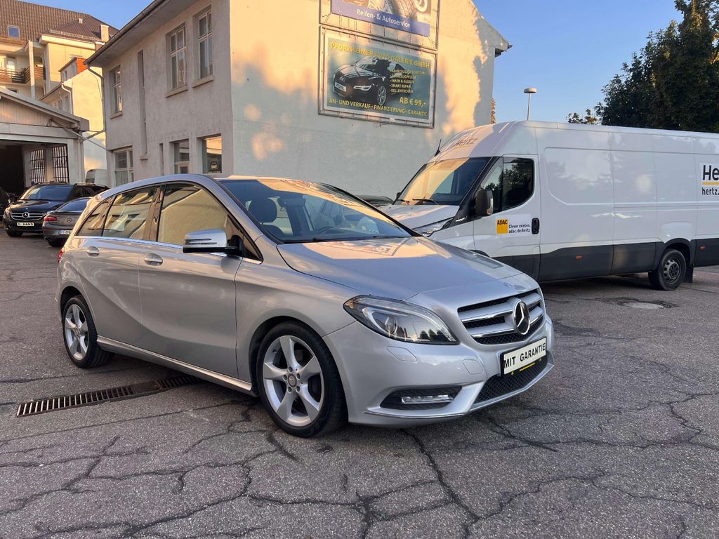 Mercedes-Benz B 180 2012