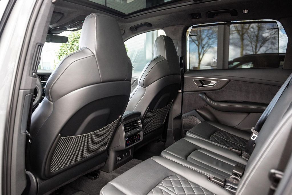 Audi SQ7 2025