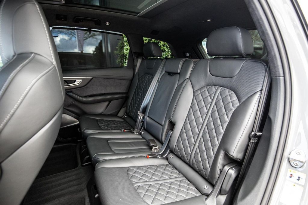 Audi SQ7 2025
