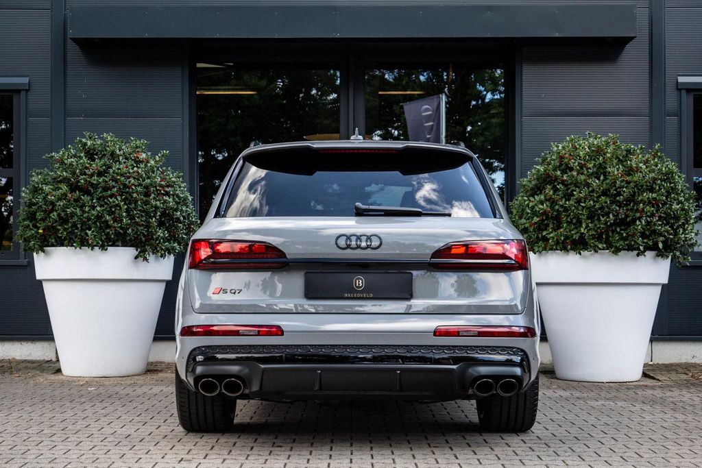 Audi SQ7 2025