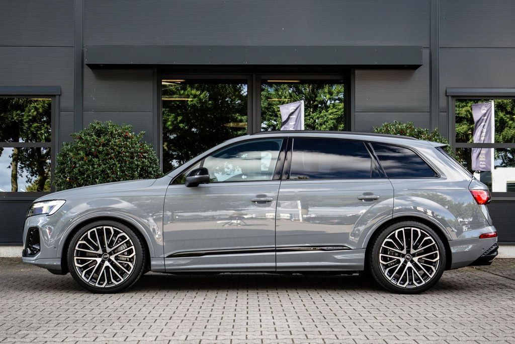 Audi SQ7 2025