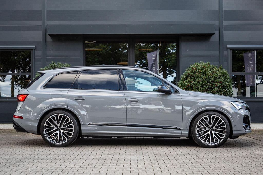 Audi SQ7 2025
