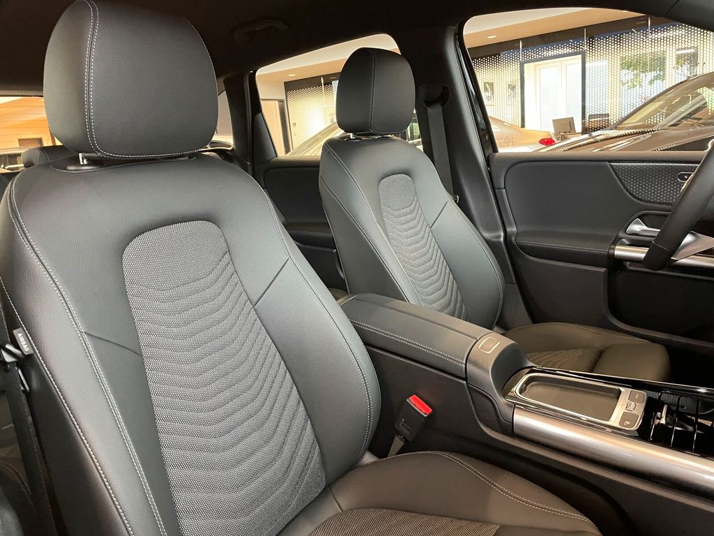 Mercedes-Benz B 200 2024