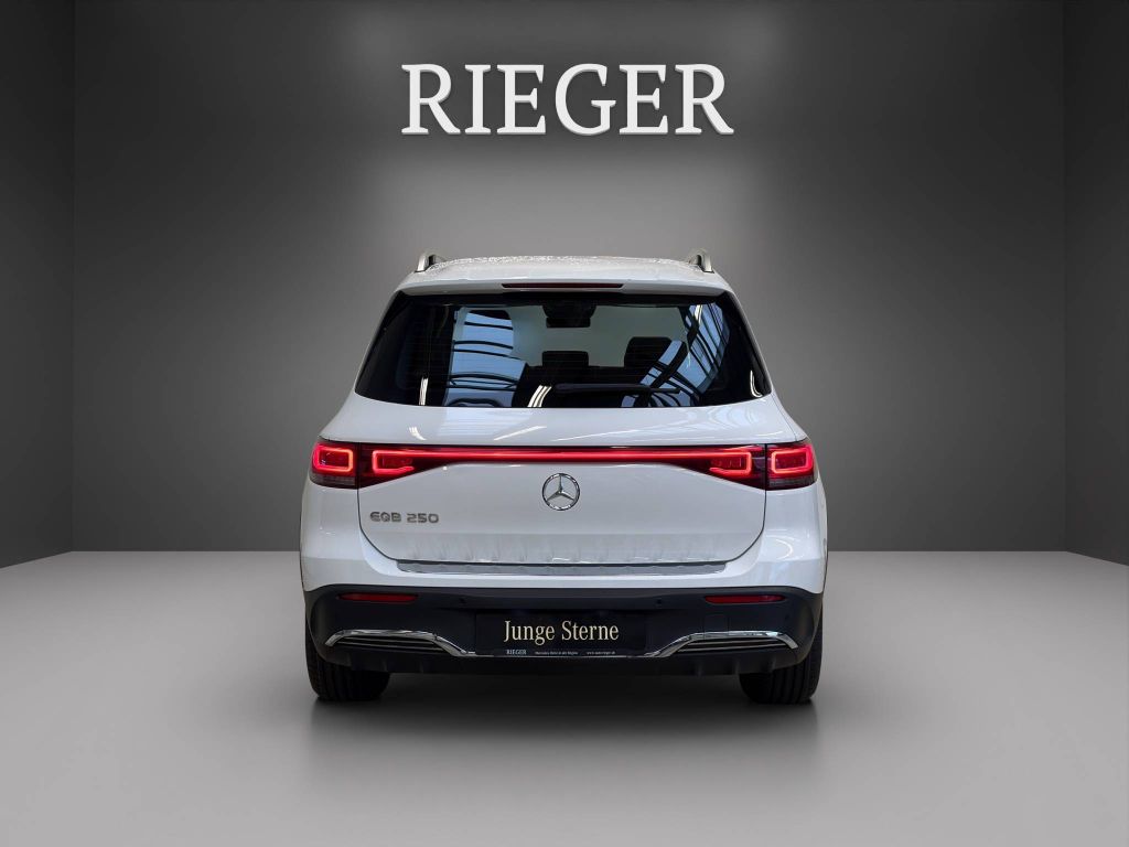 Mercedes-Benz EQB 2023