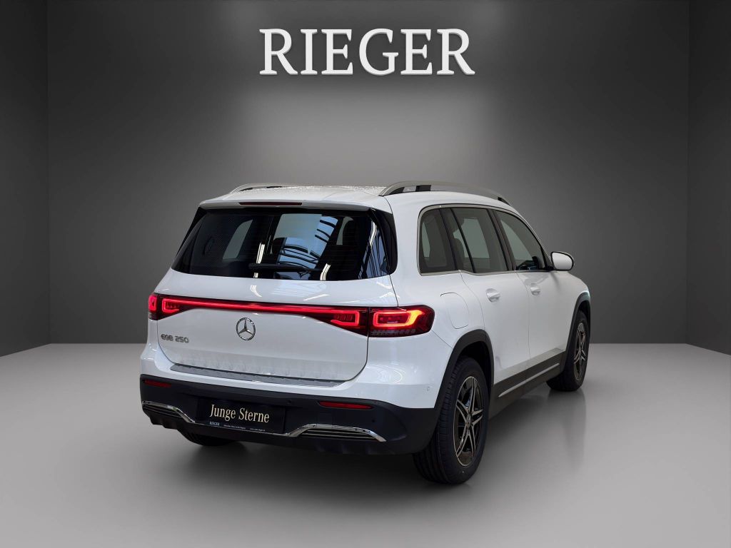 Mercedes-Benz EQB 2023