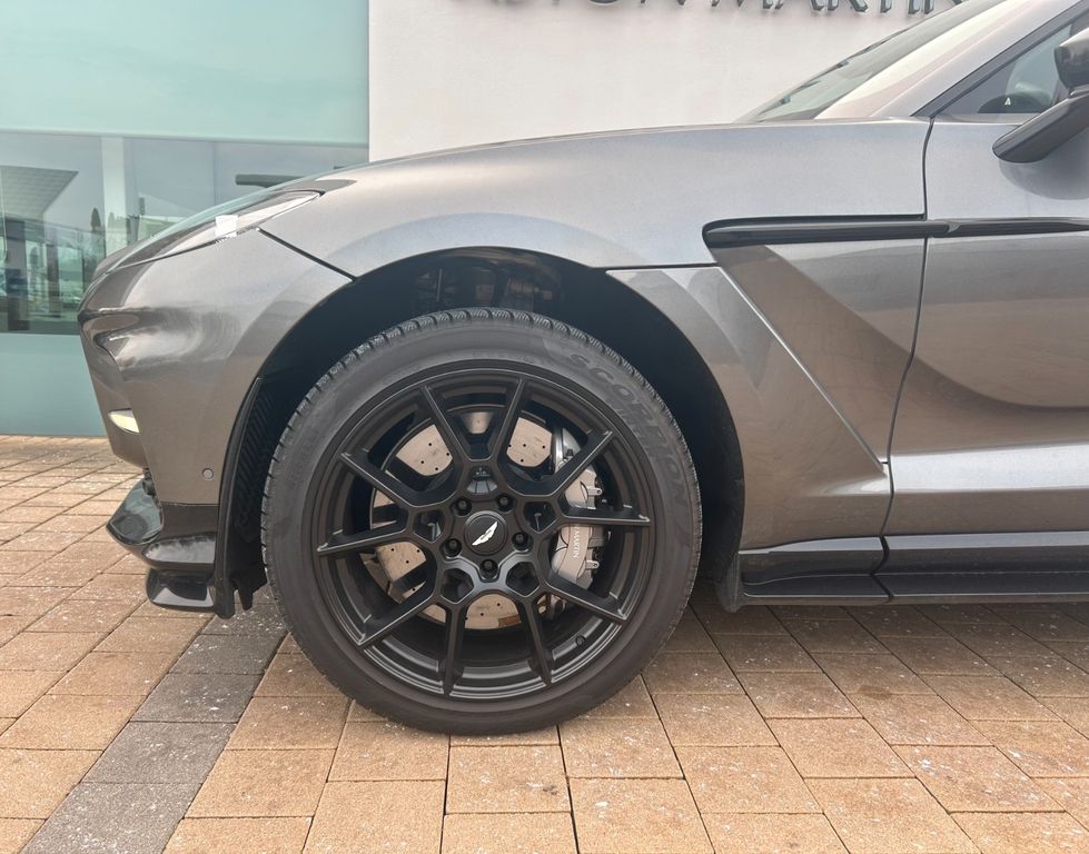 Aston Martin DBX 2024