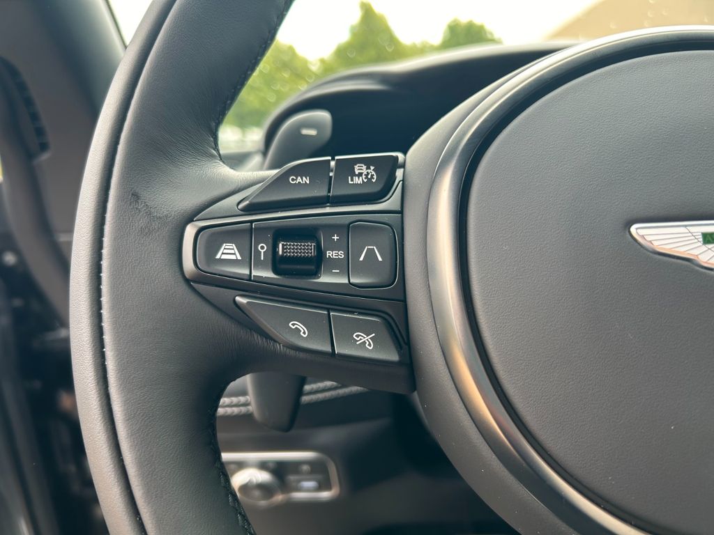 Aston Martin DBX 2024