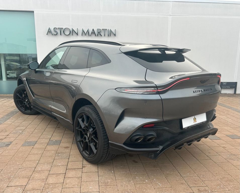 Aston Martin DBX 2024