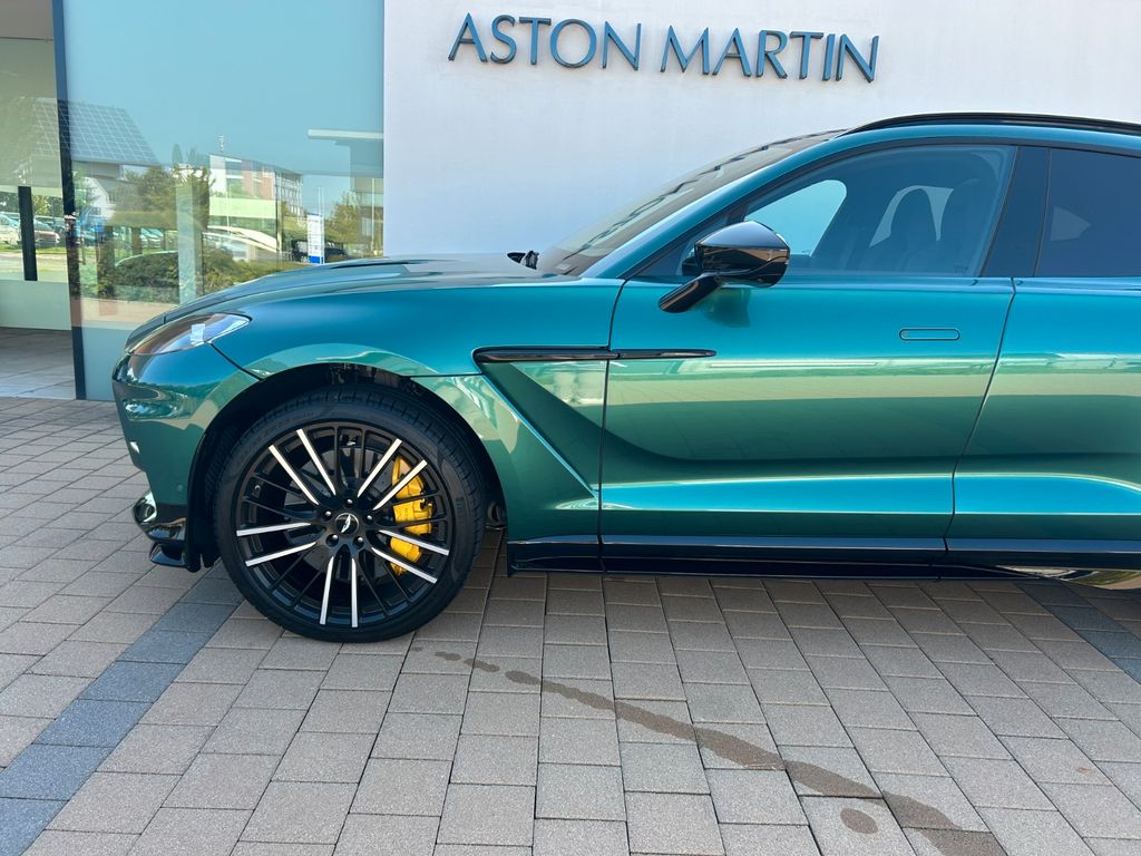Aston Martin DBX 2025