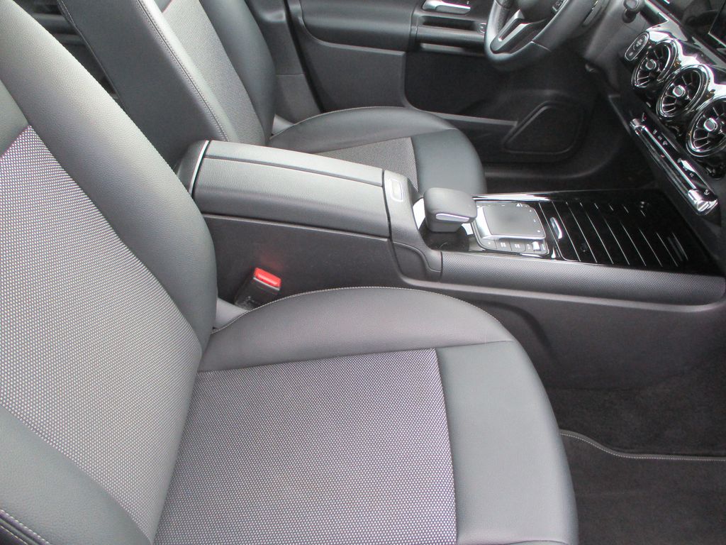 Mercedes-Benz B 180 2022