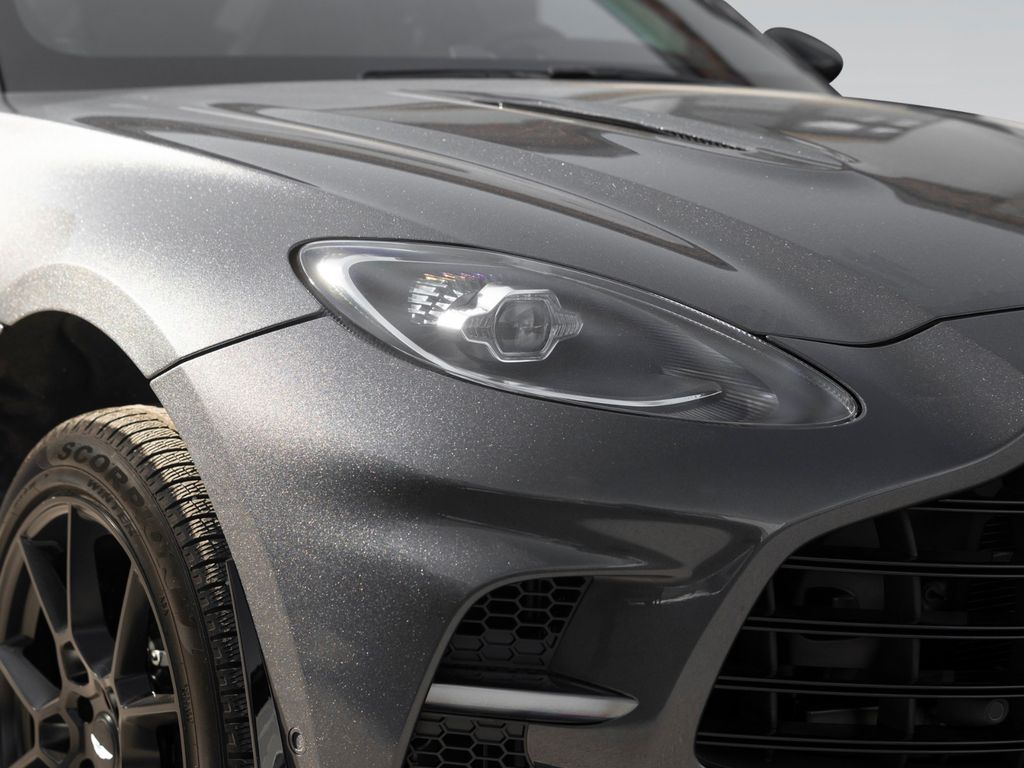 Aston Martin DBX 2025