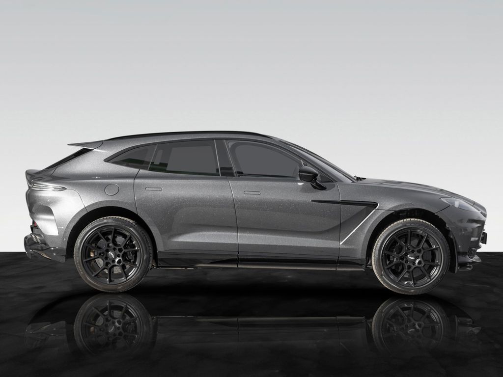 Aston Martin DBX 2025