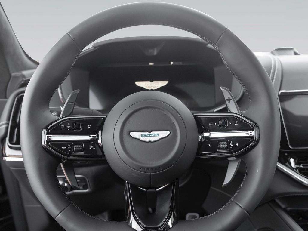 Aston Martin DBX 2025