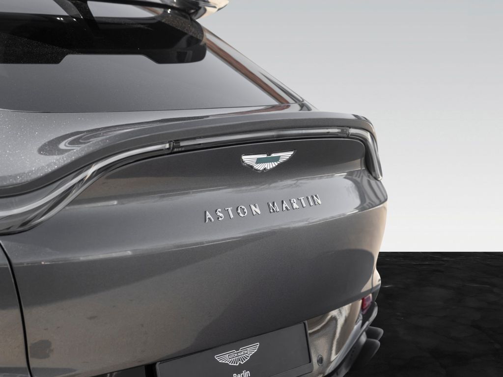 Aston Martin DBX 2025