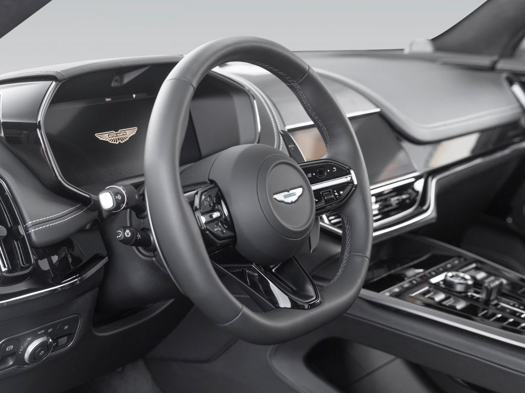 Aston Martin DBX 2025