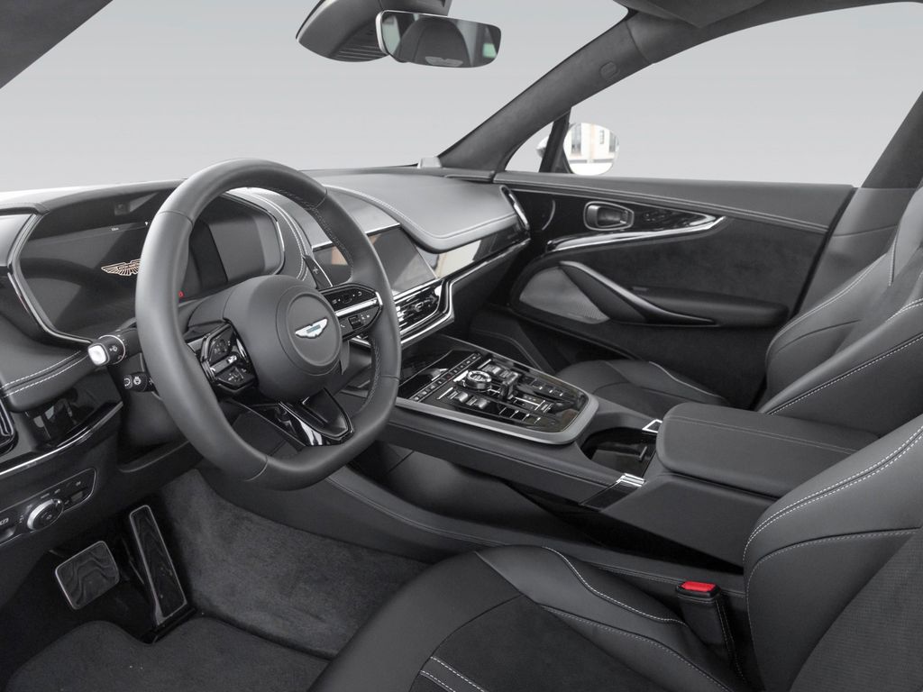 Aston Martin DBX 2025
