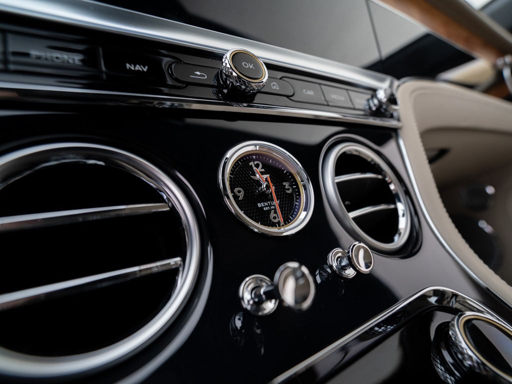 Bentley Continental GTC 2024