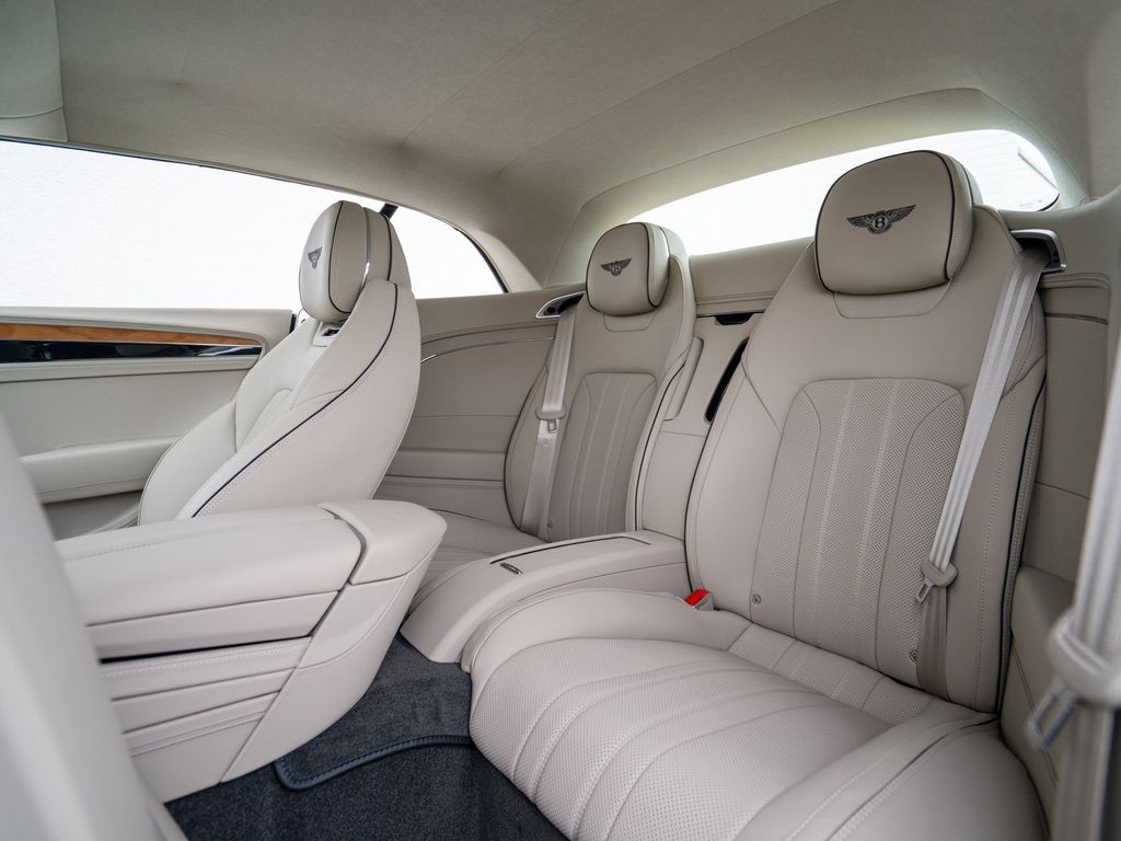 Bentley Continental GTC 2024