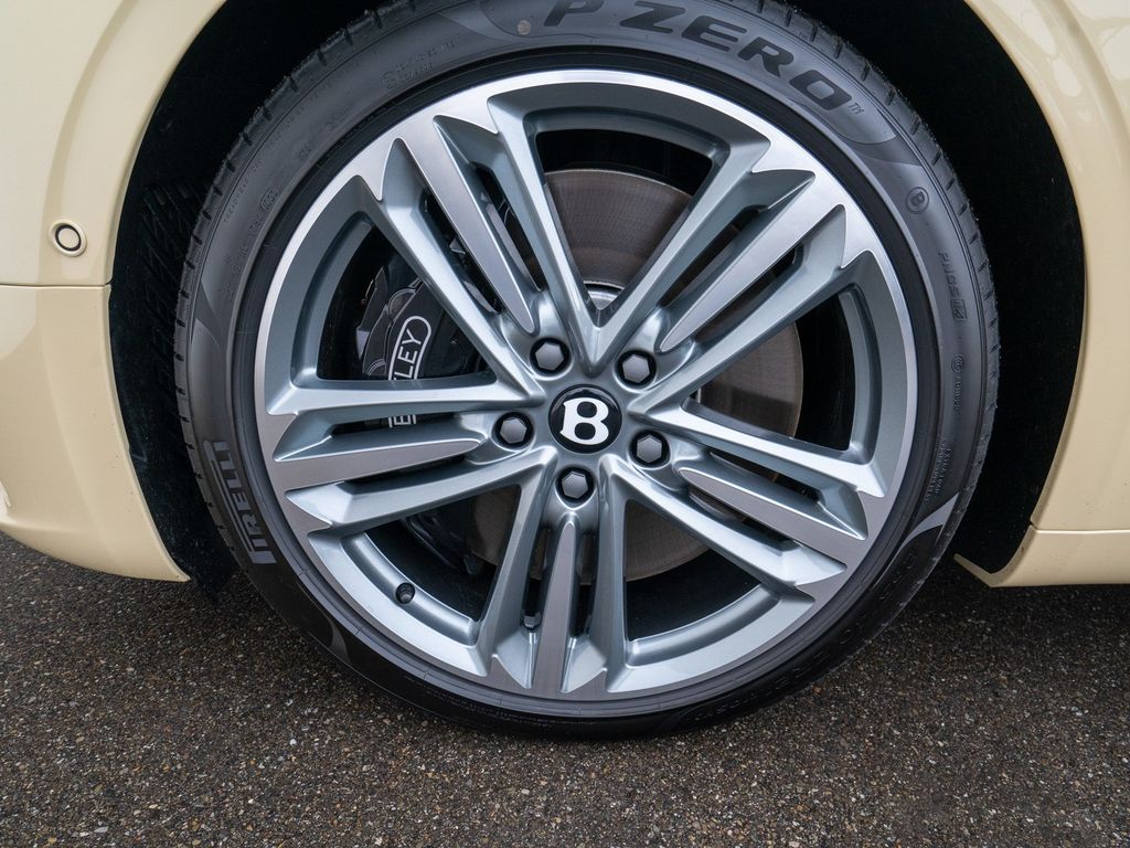 Bentley Continental GTC 2024