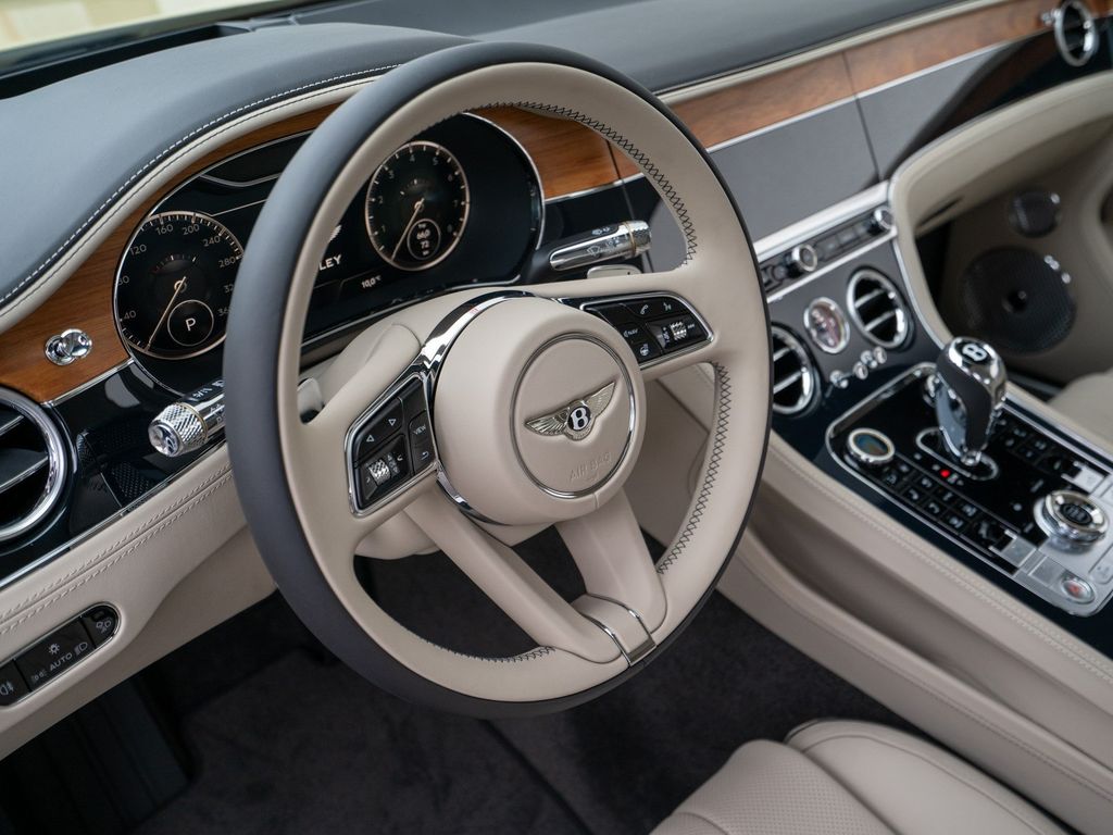 Bentley Continental GTC 2024