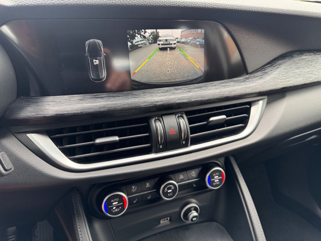 Alfa Romeo Stelvio 2021