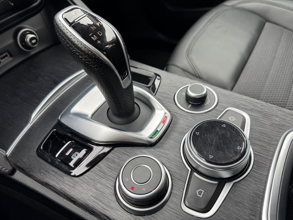 Alfa Romeo Stelvio 2021