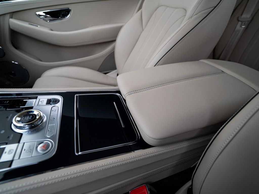 Bentley Continental GTC 2024