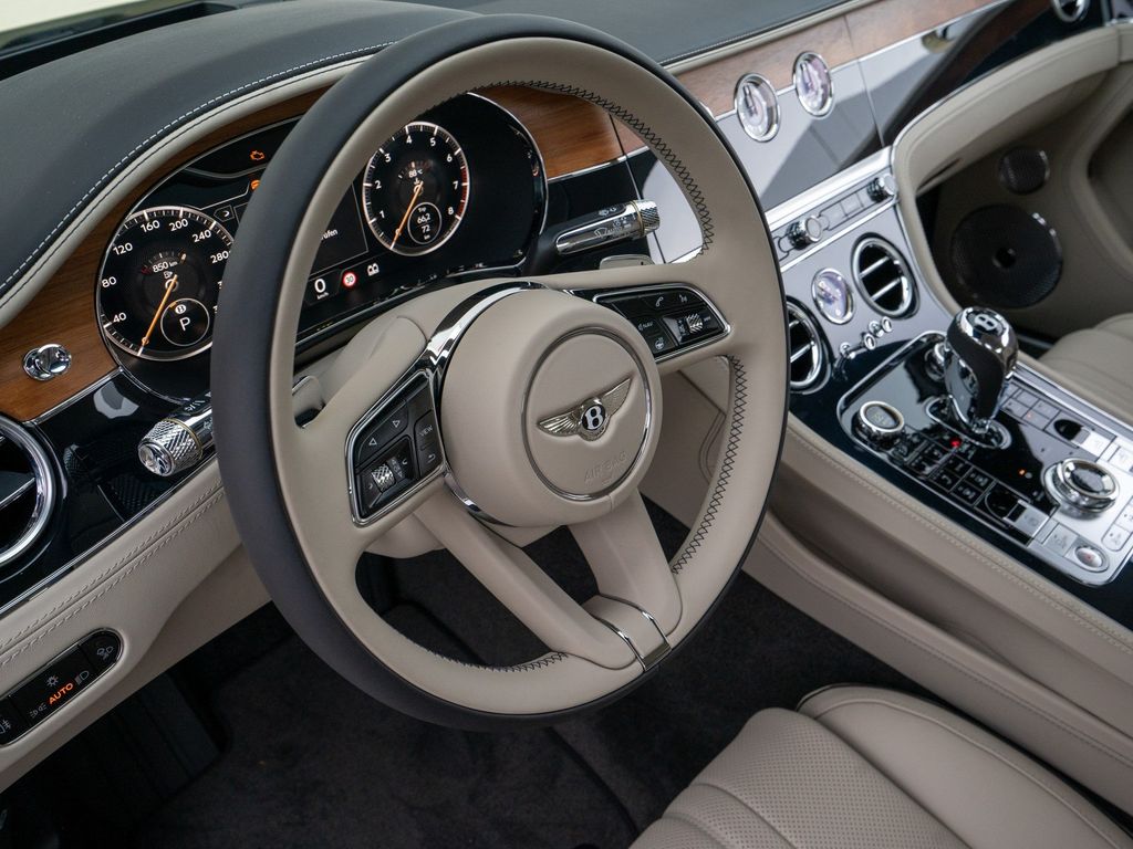 Bentley Continental GTC 2024