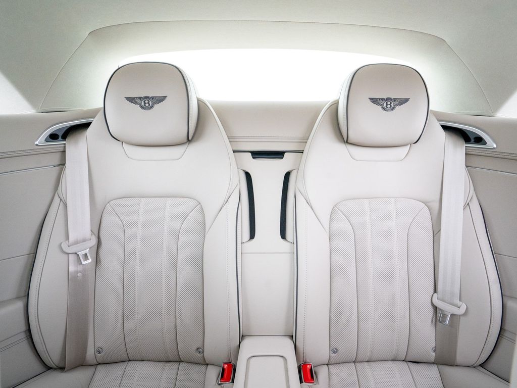 Bentley Continental GTC 2024