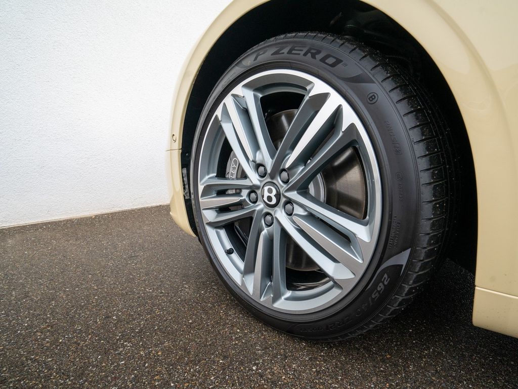 Bentley Continental GTC 2024