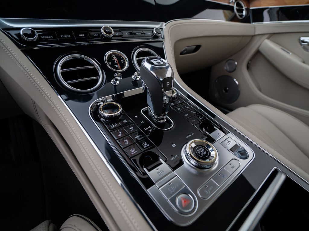 Bentley Continental GTC 2024