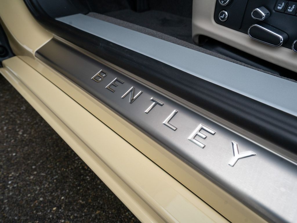 Bentley Continental GTC 2024