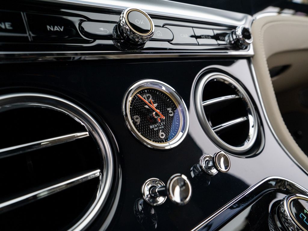 Bentley Continental GTC 2024