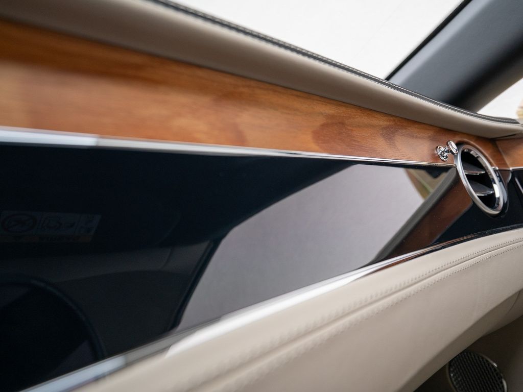 Bentley Continental GTC 2024