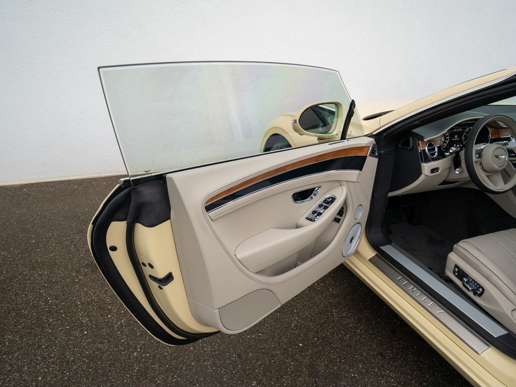 Bentley Continental GTC 2024