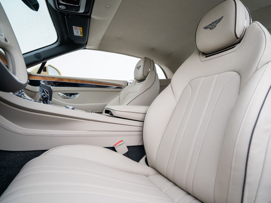 Bentley Continental GTC 2024