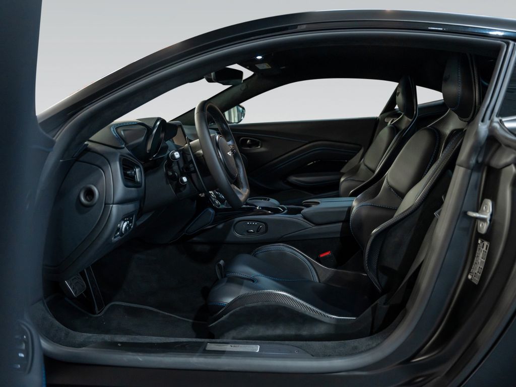 Aston Martin V12 Vantage 2022