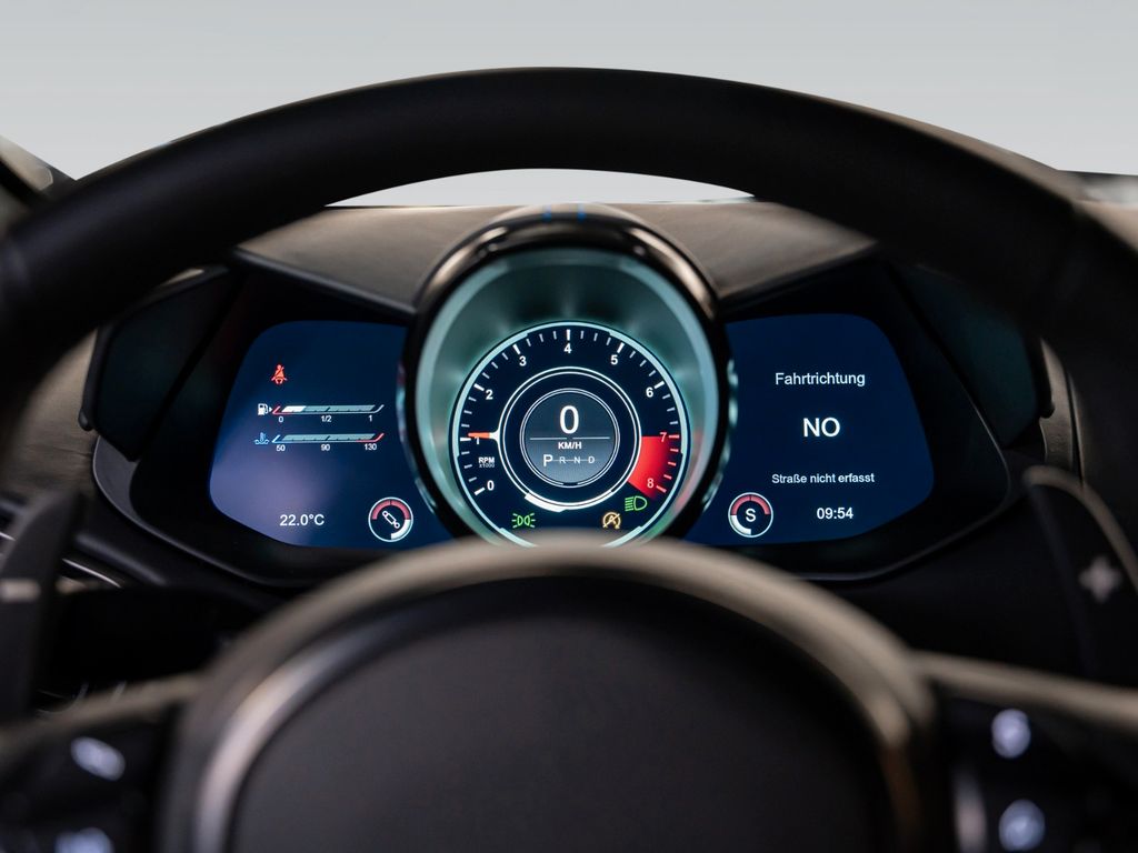 Aston Martin V12 Vantage 2022