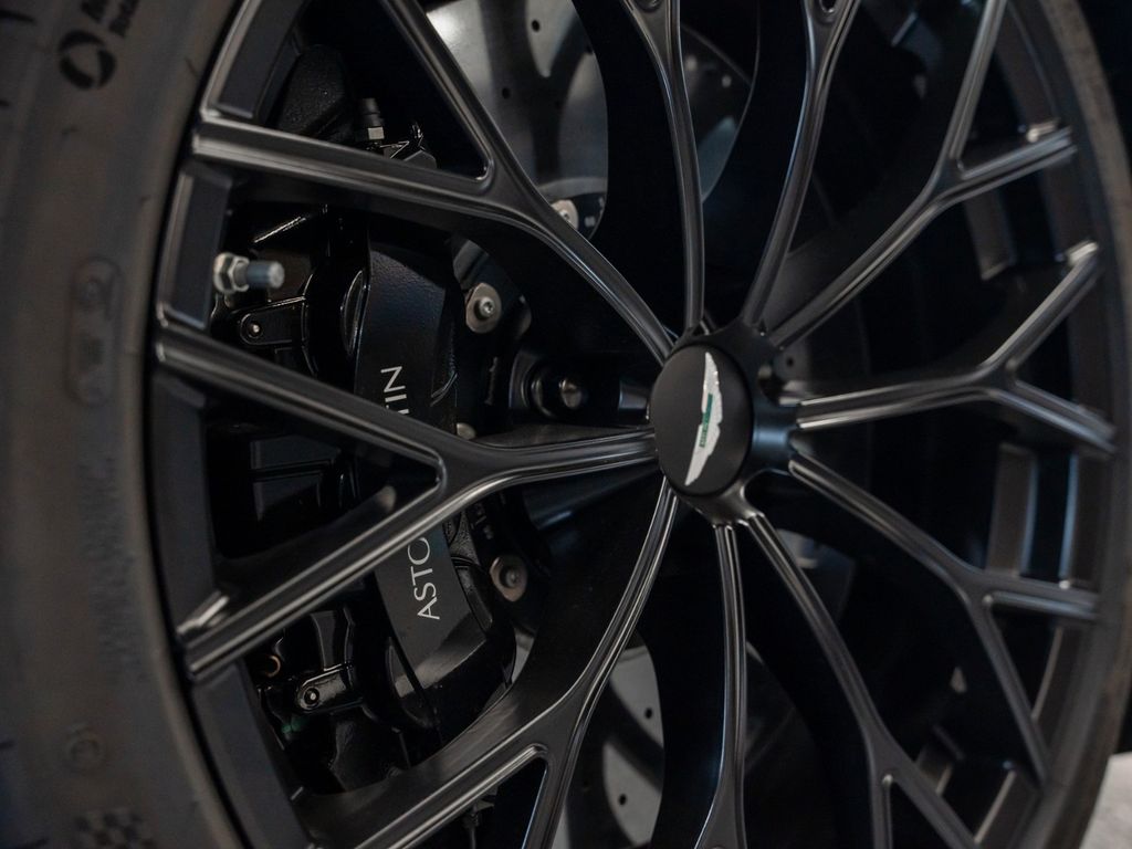 Aston Martin V12 Vantage 2022